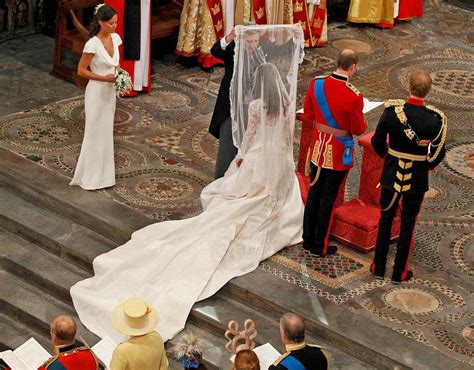 kate middleton coronation gown without robe