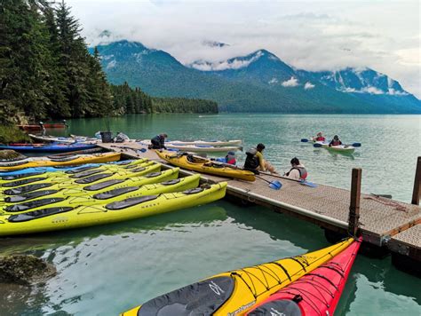 kayaking tour guides