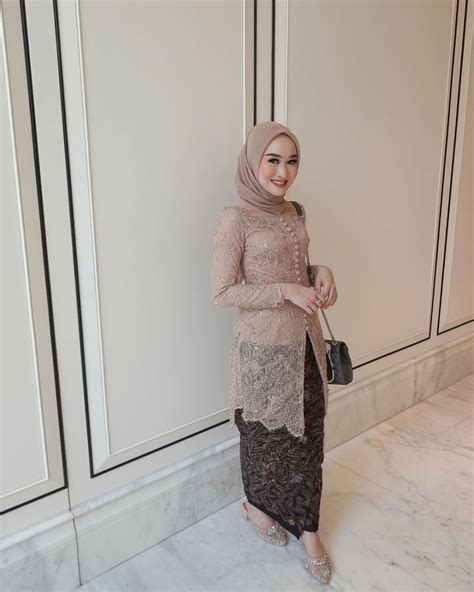 kebaya coklat