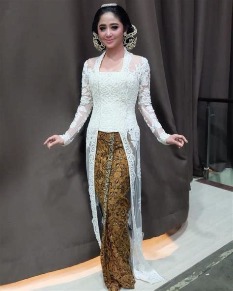 kebaya putih