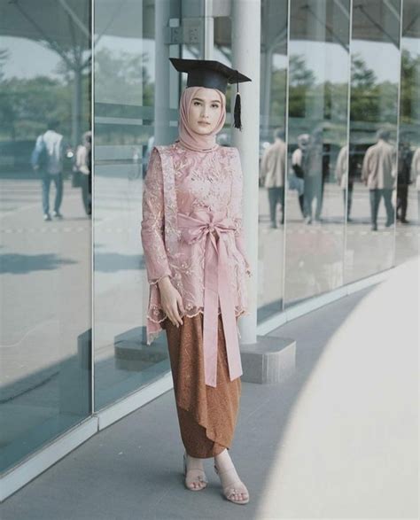 kebaya untuk wisuda kuliah