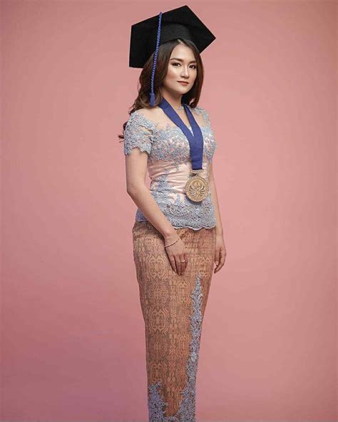 kebaya wisuda cantik