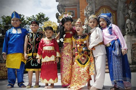 Yang Bukan Termasuk Penyebab Keberagaman Masyarakat Indonesia