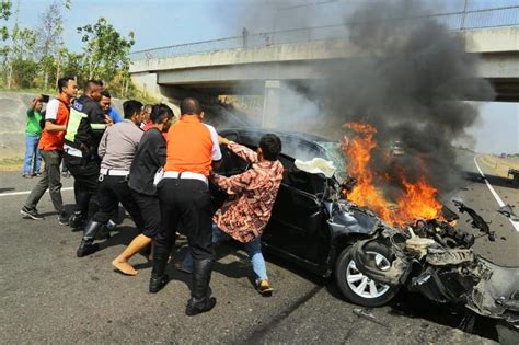 kecelakaan di tol cipali