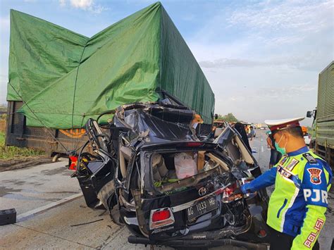 kecelakaan di tol ngawi