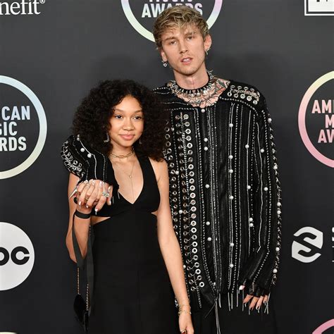 Machine Gun Kelly goes for a jog with his daughter Casie, 11, amid lockdown Daily Mail Online