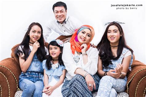 Keluarga 5 Orang Indonesia