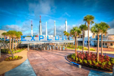 kennedy space center hours