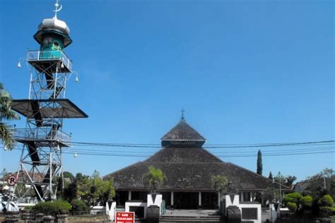 kerajaan islam pertama di indonesia berada di 08