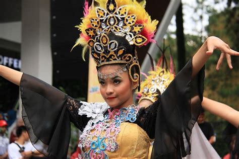 Filosofi Tari Jaipong: Mengungkap Pesan Kecantikan dan Kedalaman Kebudayaan Indonesia