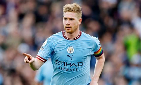 kevin de bruyne best midfielder