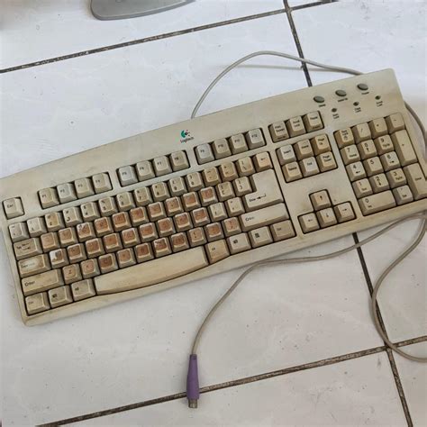 Keyboard Jadul: Menemukan Sentuhan Nostalgia di Era Digital