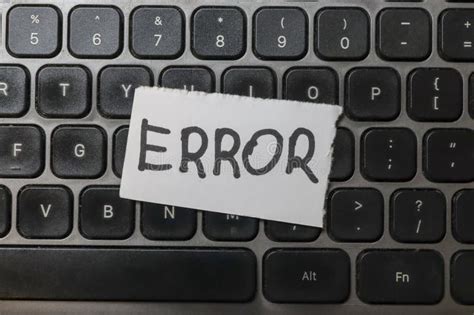 キーボードでの誤入力を示す接写イメージ