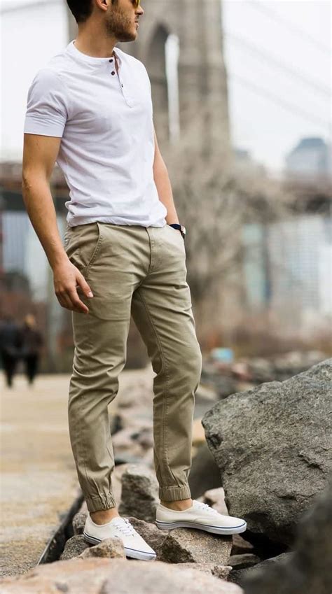 5 Khaki Chinos Outfits For Men Chinos men outfit, Pants outfit men