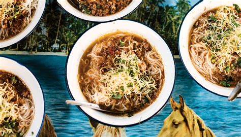 Unveiling the Delights of Khao Sen: A Gourmet's Must-Try Thai Rice Bowl