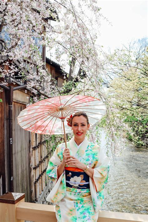 Dressing in a kimono