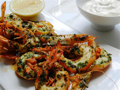 Crispy king prawns with sweet and salty garlic sauce recipe Recipe