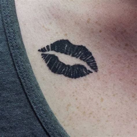 Awasome Kiss Mark Tattoo Designs Ideas