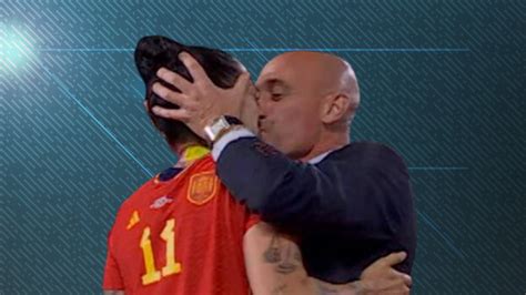 kissing spain soccer player