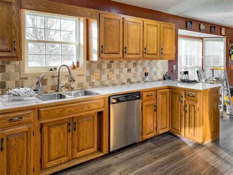 The Best Kitchen Floor Color With Oak Cabinets 2023