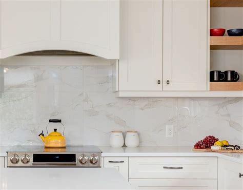 Kitchen Backsplash With Large Tiles