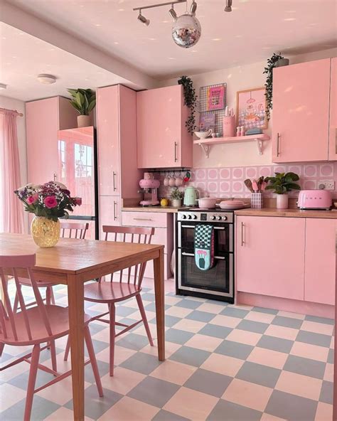 Kitschy Decor Pink