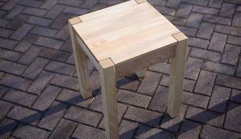 Ungewöhnlich geformte Hocker aus Holz | Holz, Hocker, Holzstühle
