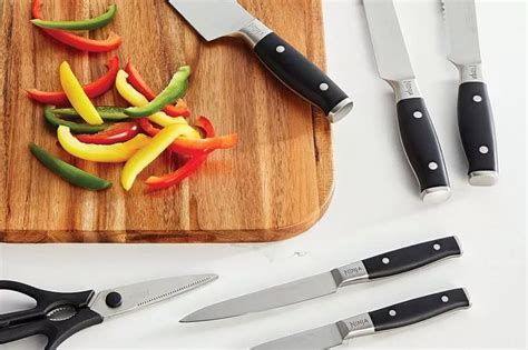 Knife Set That Sharpens Itself