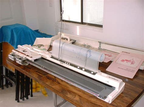 Electric KNITKING COMPUKNIT VCX KNITTING MACHINE (Brother