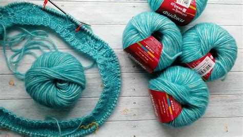 Knitting Patterns Using Thick And Thin Yarn