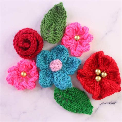 Knitting Tiny Flowers