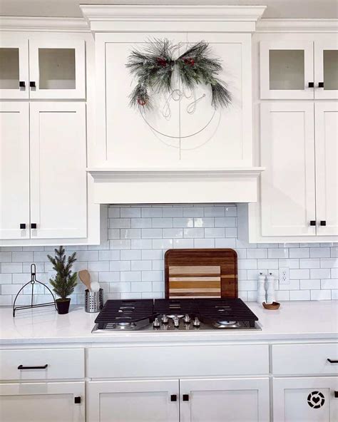 China High Glossy White Shaker Accented with Nickel Knobs (BY