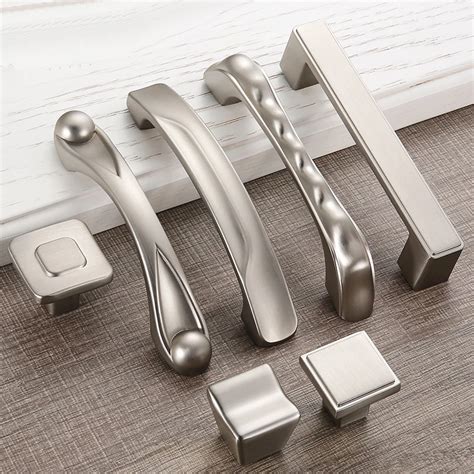 Knobs Or Handles For Kitchen Cabinets