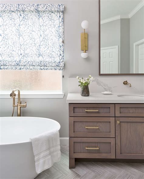Knobs Vs Pulls In Bathroom