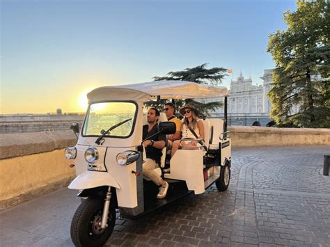 knowledgeable driver Madrid Tuktuk Tour