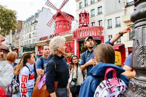knowledgeable guide Paris tour