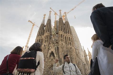 knowledgeable tour guide Barcelona