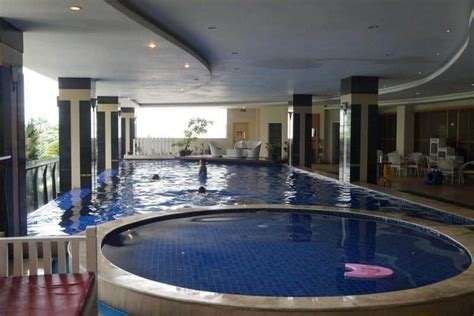 kolam renang indoor hotel