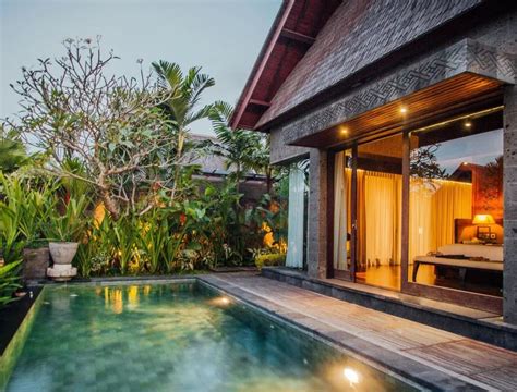 kolam renang pribadi di Bali