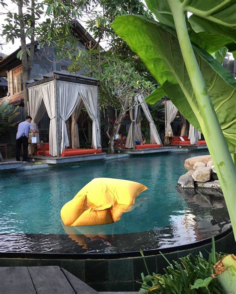 kolam renang tradisional di Bali