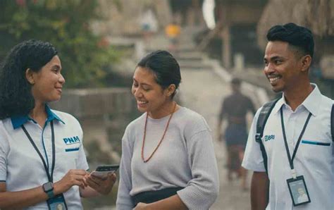 Ilustrasi orang sedang konsultasi bisnis melalui video call di ponsel