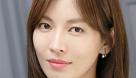 Actress Kim So-Yeon Photos At The 9th Korean Wave Awards Red Carpet