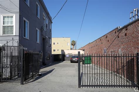 koreatown apartments with parking