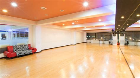 kpop dance studio