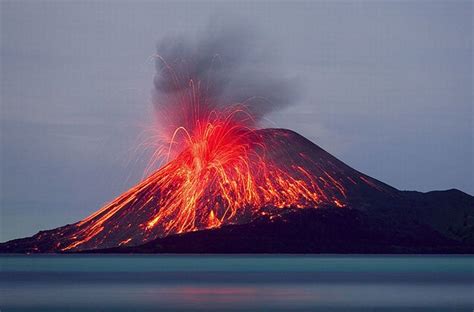 krakatoa type of volcano