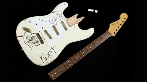 kurt cobain white guitar
