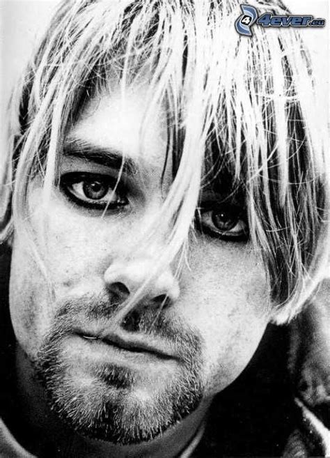 kurt cobain with eyeliner