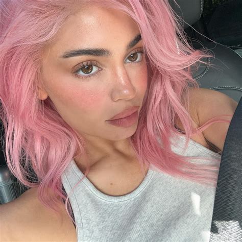 kylie jenner in pink