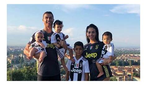 Cristiano Ronaldo, foto di famiglia in bianconero | Radio Deejay
