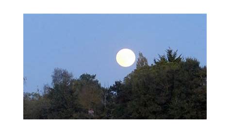 La lune...en plein jour... - Photo de INSOLITES - LES 4 DIDOUILLES EN